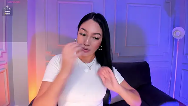 Snapshot of RossieRhoades chatting on October 27, 8:36 pm RossieRhoades online show from October 27, 8:36 pm