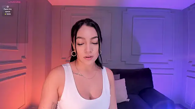 Snapshot of RossieRhoades chatting on November 1, 8:46 pm RossieRhoades online show from November 1, 8:46 pm