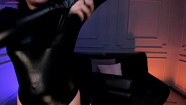 Snapshot of RossieRhoades chatting on October 31, 8:35 pm RossieRhoades online show from October 31, 8:35 pm