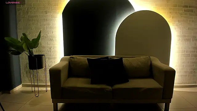 Snapshot of RossieRhoades chatting on October 20, 7:28 pm RossieRhoades online show from October 20, 7:28 pm