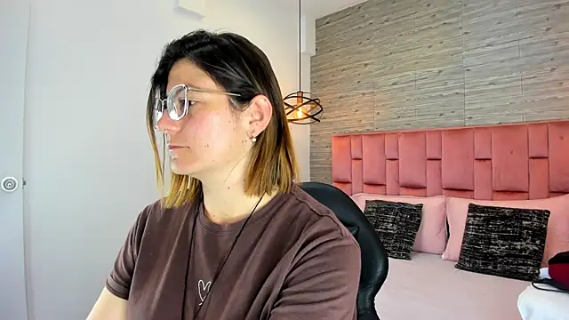 Snapshot of SarahDeyvis chatting on September 29, 7:41 pm SarahDeyvis online show from September 29, 7:41 pm