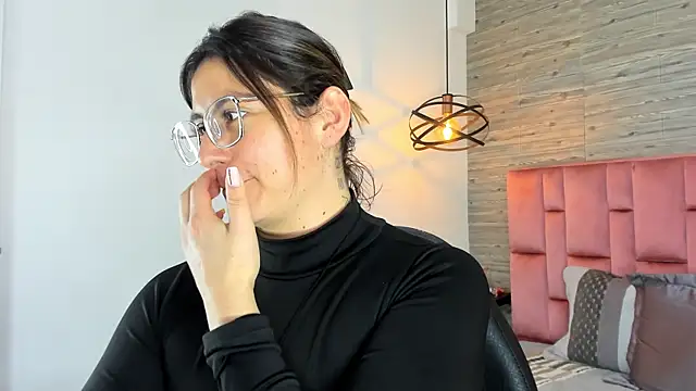 Snapshot of SarahDeyvis chatting on October 7, 7:40 pm SarahDeyvis online show from October 7, 7:40 pm