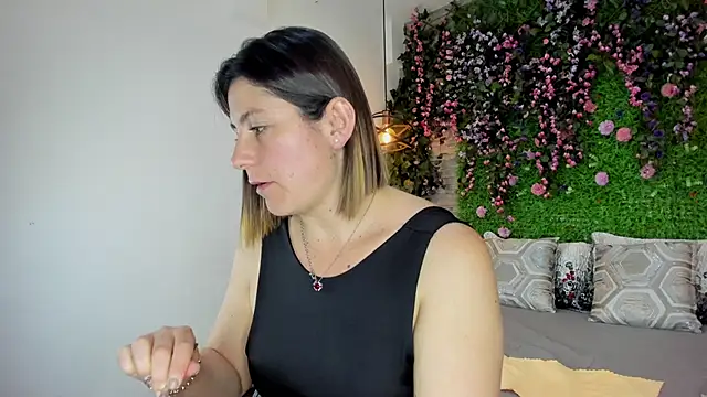 SarahDeyvis online show from February 25, 5:33 pm