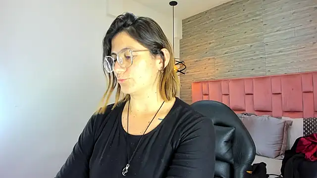 Snapshot of SarahDeyvis chatting on October 9, 8:02 pm SarahDeyvis online show from October 9, 8:02 pm