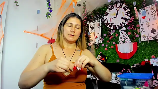 Snapshot of SarahDeyvis chatting on November 1, 4:44 pm SarahDeyvis online show from November 1, 4:44 pm