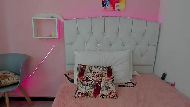 18candys online show from February 6, 9:40 pm