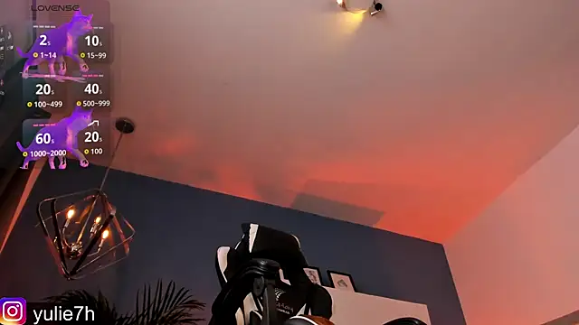  Jessy Moon  online show from December 13, 8:15 pm