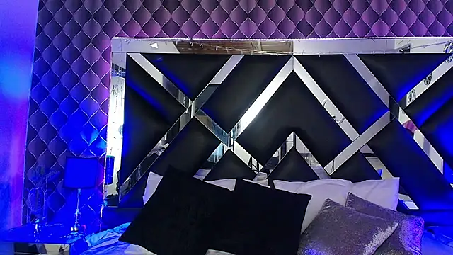 victoriaa lee  online show from March 18, 7:19 pm