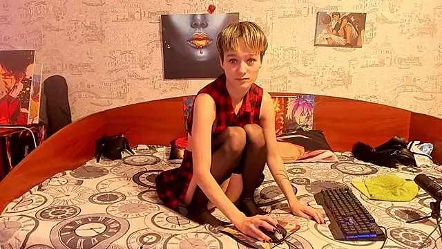 Snapshot of KagamiTayga chatting on October 1, 8:30 am KagamiTayga online show from October 1, 8:30 am