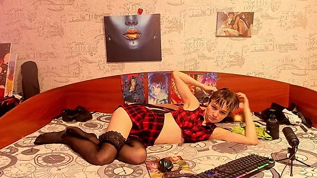 Snapshot of KagamiTayga chatting on October 10, 9:25 am KagamiTayga online show from October 10, 9:25 am