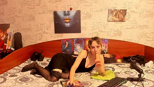 Snapshot of KagamiTayga chatting on October 12, 9:33 am KagamiTayga online show from October 12, 9:33 am