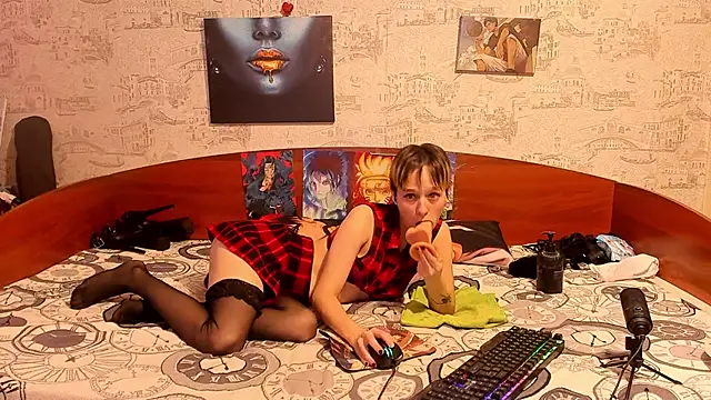 Snapshot of KagamiTayga chatting on October 7, 9:03 am KagamiTayga online show from October 7, 9:03 am