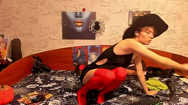 Snapshot of KagamiTayga chatting on October 28, 3:12 am KagamiTayga online show from October 28, 3:12 am