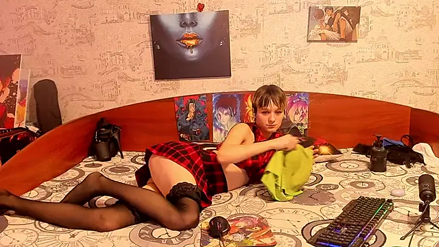 Snapshot of KagamiTayga chatting on October 13, 9:34 am KagamiTayga online show from October 13, 9:34 am