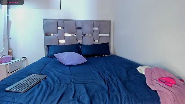 Snapshot of iriss_25 chatting on October 4, 1:28 pm iriss 25 online show from October 4, 1:28 pm