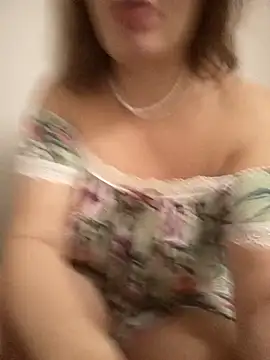 Snapshot of ROXOLANAA_SEXY chatting on October 22, 11:10 pm ROXOLANAA SEXY online show from October 22, 11:10 pm