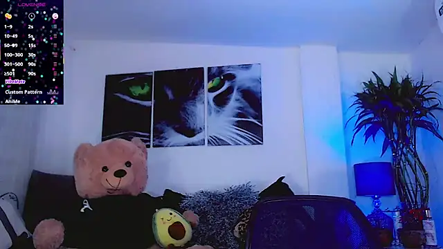 Snapshot of Sophiesweet5 chatting on October 4, 4:29 am Sophiesweet5 online show from October 4, 4:29 am