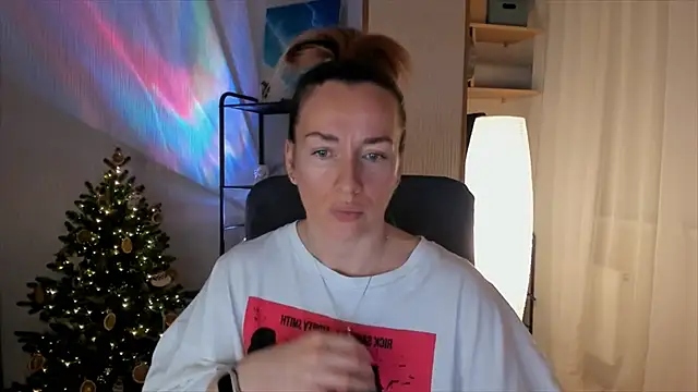 RebeccaMartinez online show from December 22, 12:30 pm