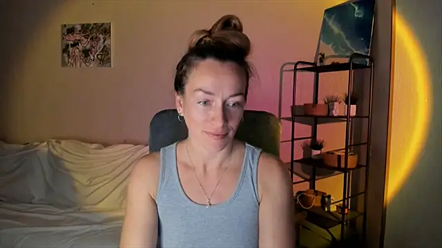 RebeccaMartinez online show from October 6, 12:55 pm