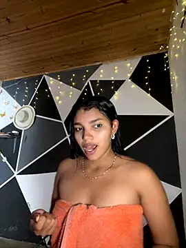 Snapshot of emilyharber chatting on October 4, 8:13 pm emilyharber online show from October 4, 8:13 pm