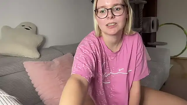 LucyFoxLulu online show from March 13, 3:46 pm