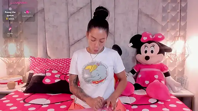 Snapshot of NiicolleMiller chatting on October 8, 1:10 am NiicolleMiller online show from October 8, 1:10 am