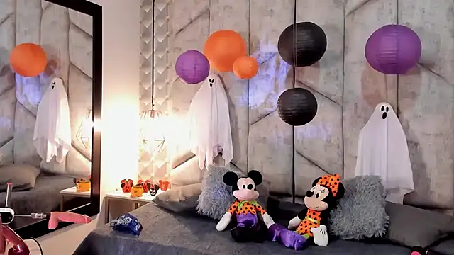 Snapshot of NiicolleMiller chatting on October 30, 11:44 am NiicolleMiller online show from October 30, 11:44 am