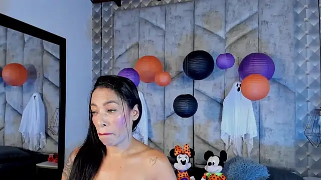 Snapshot of NiicolleMiller chatting on October 22, 5:51 pm NiicolleMiller online show from October 22, 5:51 pm