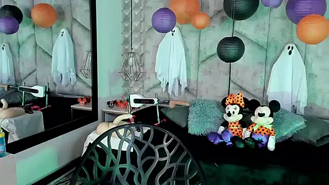 Snapshot of NiicolleMiller chatting on October 25, 6:04 pm NiicolleMiller online show from October 25, 6:04 pm