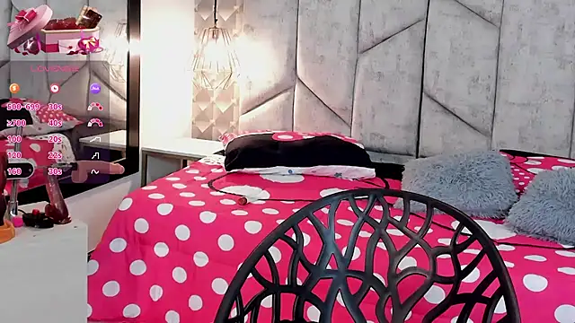 Snapshot of NiicolleMiller chatting on November 1, 1:15 pm NiicolleMiller online show from November 1, 1:15 pm