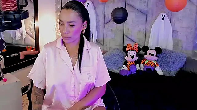 Snapshot of NiicolleMiller chatting on October 26, 6:14 pm NiicolleMiller online show from October 26, 6:14 pm