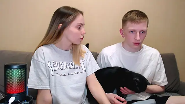 juliaanddima online show from April 18, 10:20 pm