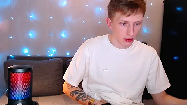 juliaanddima online show from October 8, 8:57 pm