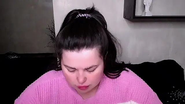 Snapshot of Emily_Mo chatting on October 19, 5:42 am Emily Mo online show from October 19, 5:42 am