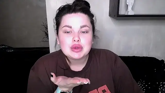 Snapshot of Emily_Mo chatting on October 15, 7:11 am Emily Mo online show from October 15, 7:11 am