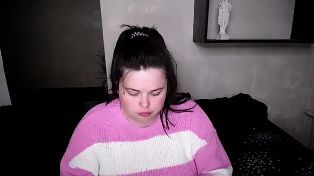 Snapshot of Emily_Mo chatting on October 18, 5:32 am Emily Mo online show from October 18, 5:32 am