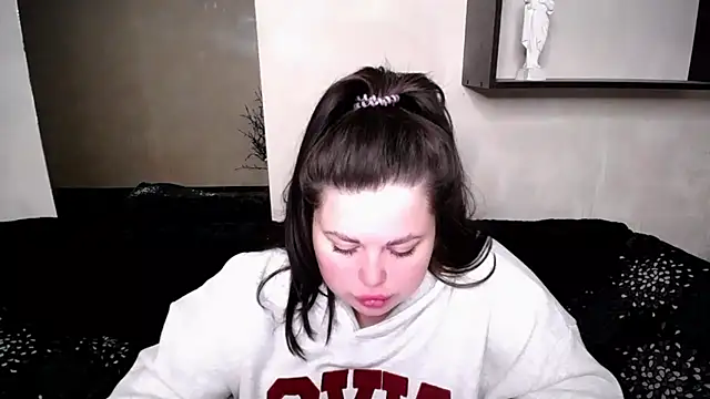 Snapshot of Emily_Mo chatting on October 23, 6:41 am Emily Mo online show from October 23, 6:41 am