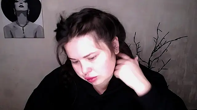 Snapshot of Emily_Mo chatting on October 2, 5:45 am Emily Mo online show from October 2, 5:45 am