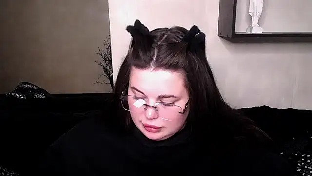 Snapshot of Emily_Mo chatting on October 7, 6:07 am Emily Mo online show from October 7, 6:07 am