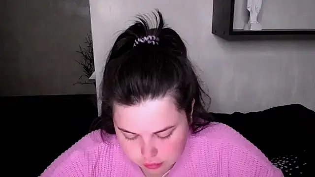 Snapshot of Emily_Mo chatting on October 12, 6:05 am Emily Mo online show from October 12, 6:05 am