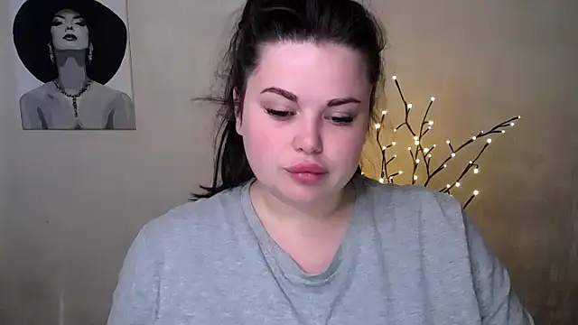 Snapshot of Emily_Mo chatting on September 22, 6:01 am Emily Mo online show from September 22, 6:01 am