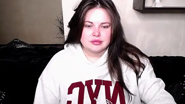 Snapshot of Emily_Mo chatting on October 24, 8:10 am Emily Mo online show from October 24, 8:10 am