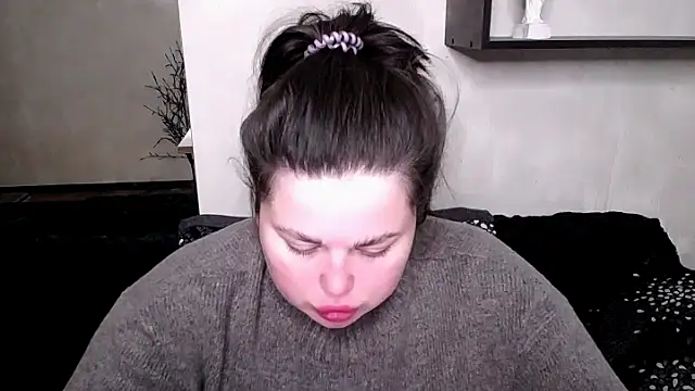 Snapshot of Emily_Mo chatting on October 22, 6:07 am Emily Mo online show from October 22, 6:07 am