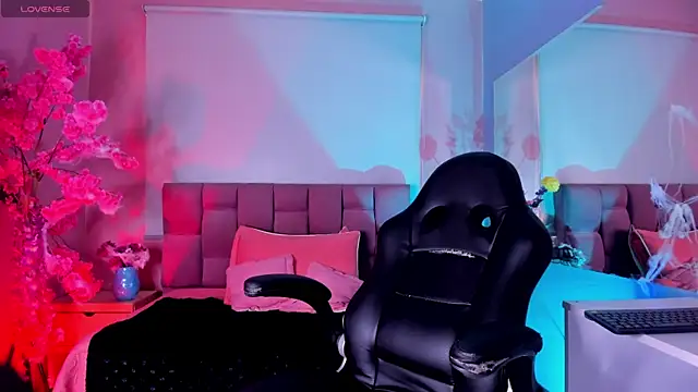 Snapshot of mia_thompsonn_ chatting on October 31, 3:16 pm mia thompsonn  online show from October 31, 3:16 pm