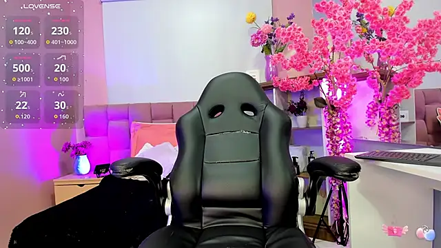 Snapshot of mia_thompsonn_ chatting on October 1, 3:50 pm mia thompsonn  online show from October 1, 3:50 pm