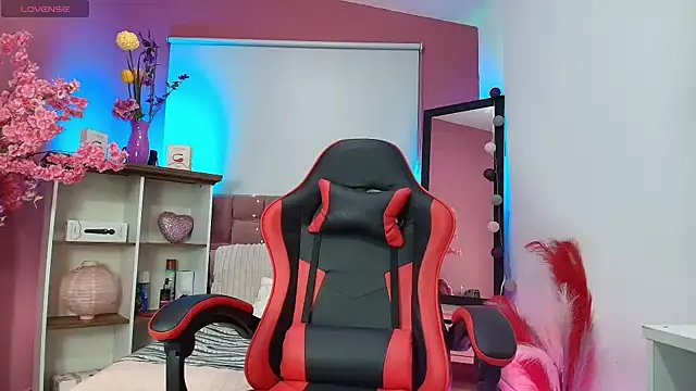 mia thompsonn  online show from February 23, 2:49 pm