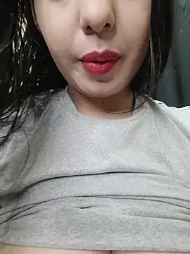 DianiQueenn online show from June 25, 10:00 pm