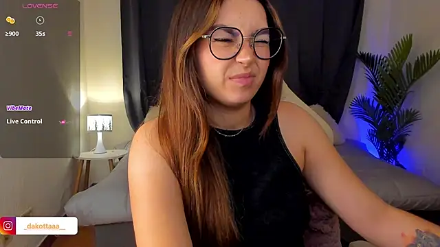 Snapshot of dakottaa_ chatting on September 18, 11:36 pm dakottaa online show from September 18, 11:36 pm