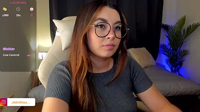 Snapshot of dakottaa_ chatting on September 22, 11:14 pm dakottaa online show from September 22, 11:14 pm