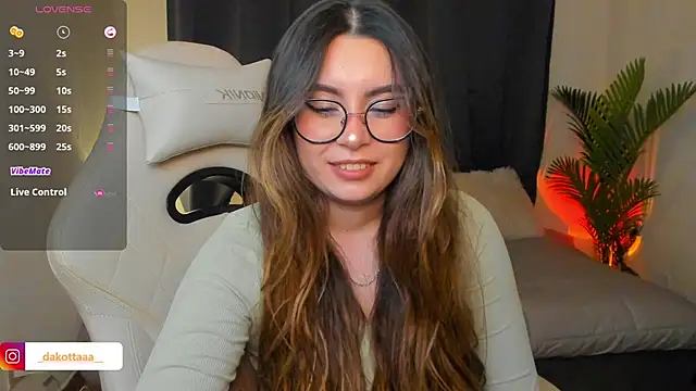 dakottaa  online show from March 14, 12:33 am